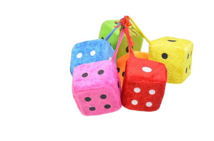 Retro Plüsch-Würfel Set: 6 Farben sortiert, 5cm Auto-Anhänger