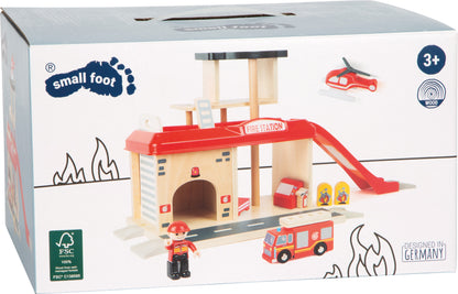 Feuerwehrwache mit Zubehör aus Holz | small foot