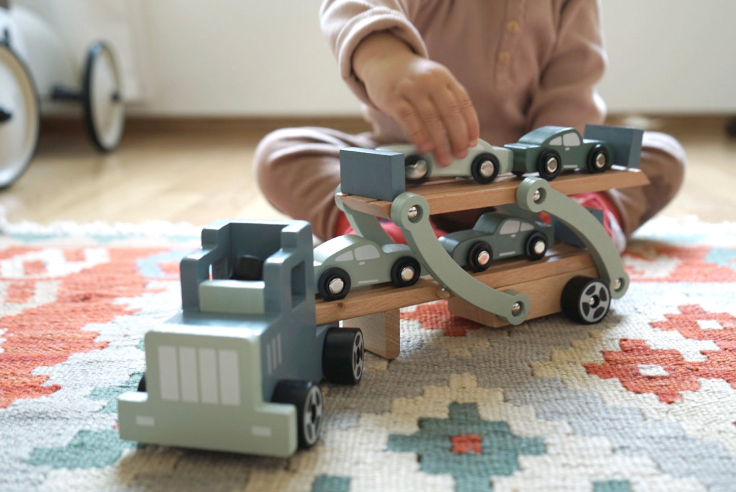 Autotransporter Chicago – Parkgaragen und Fahrzeuge, ab 18 Monate, Stoff, Holz | small foot®