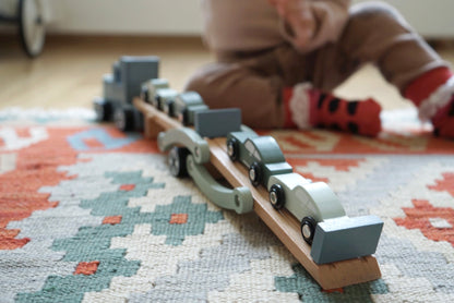 Autotransporter Chicago – Parkgaragen und Fahrzeuge, ab 18 Monate, Stoff, Holz | small foot®